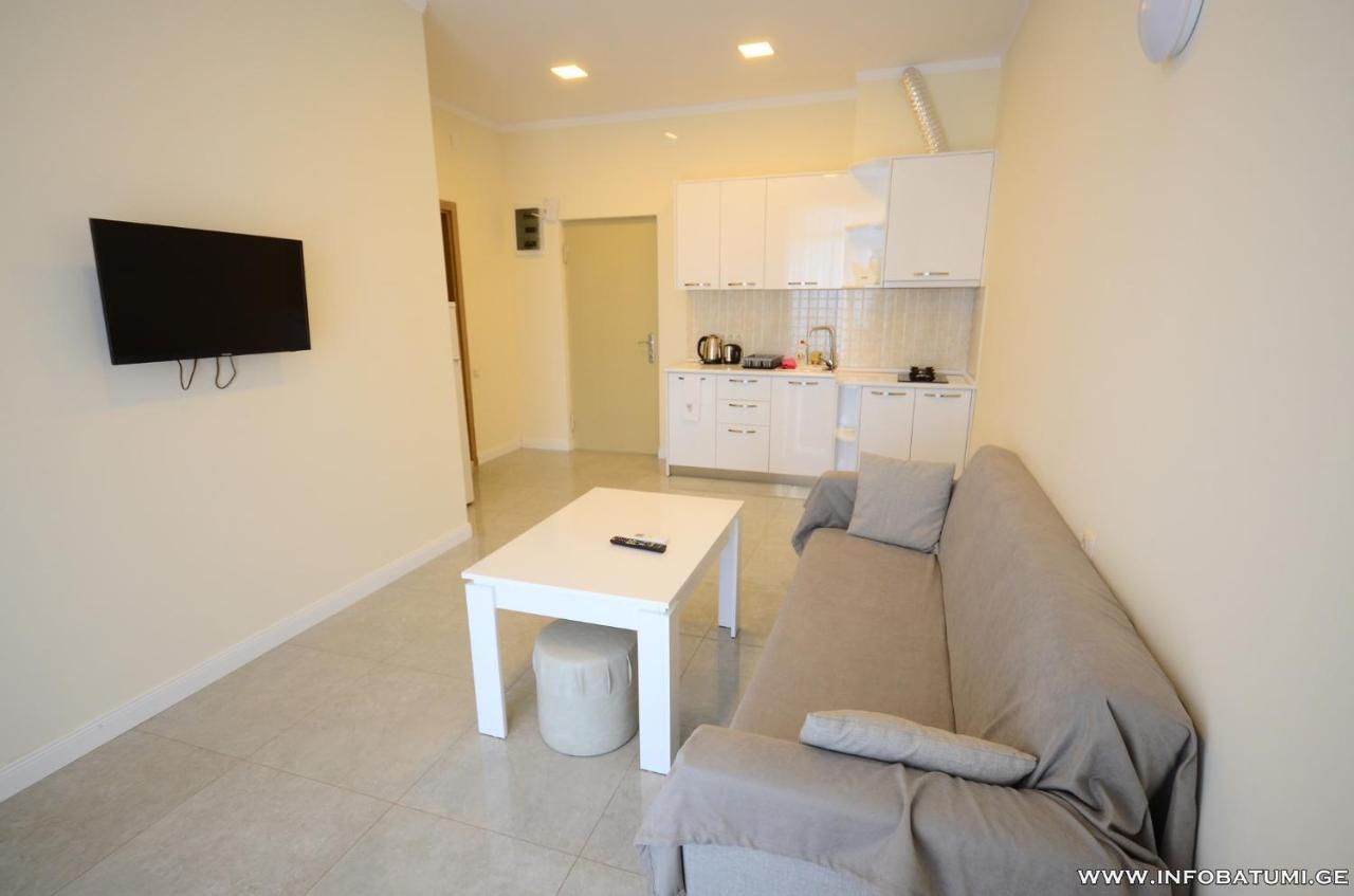 West Apartments Batumi Luaran gambar