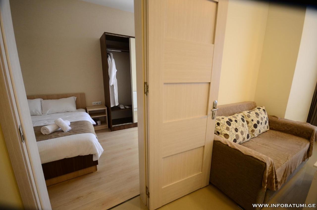 West Apartments Batumi Luaran gambar