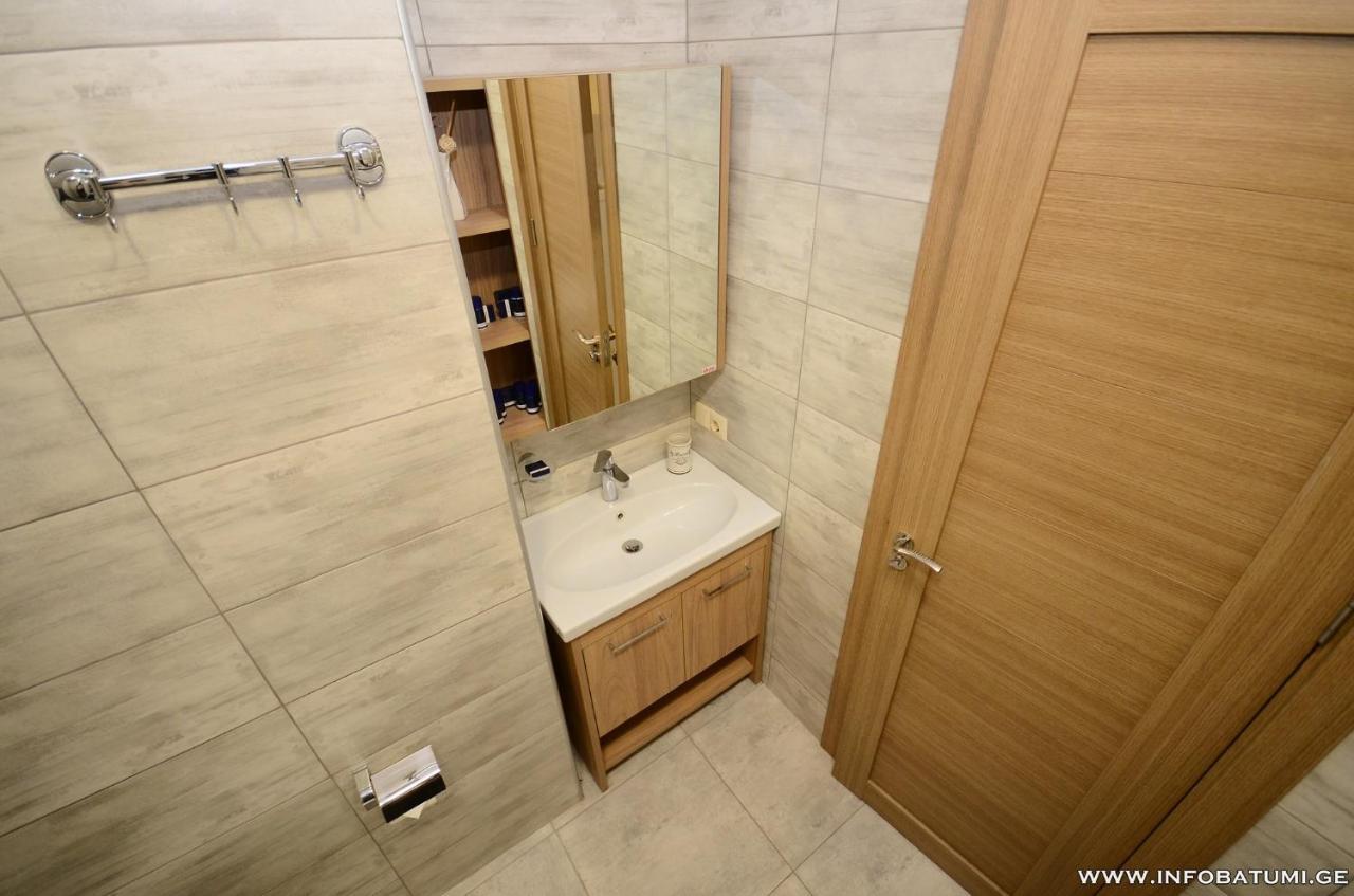 West Apartments Batumi Luaran gambar