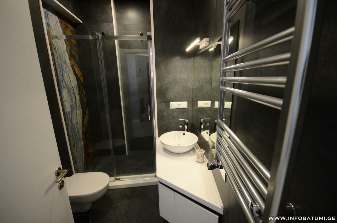 West Apartments Batumi Luaran gambar